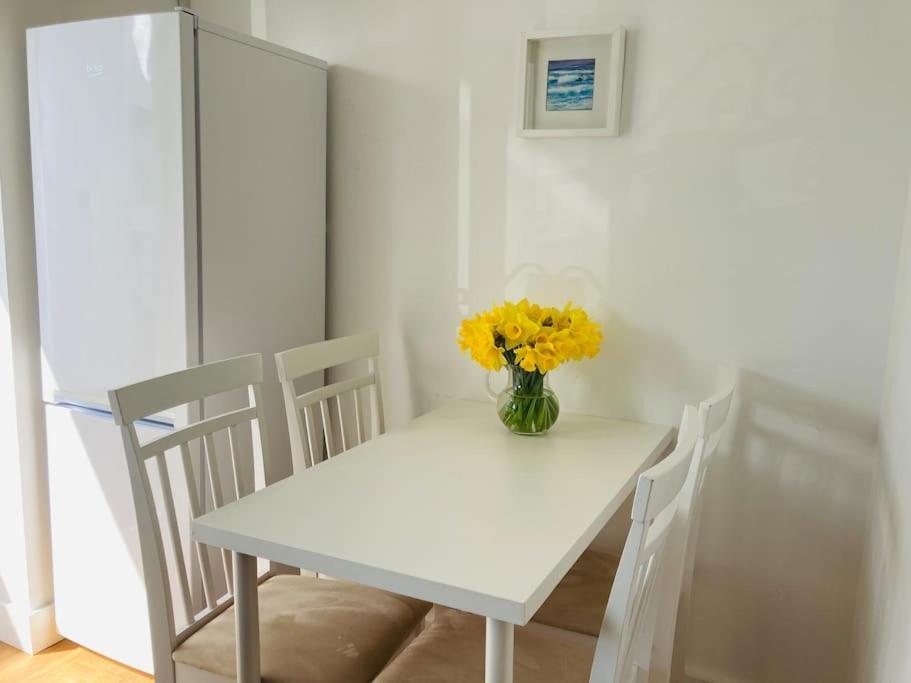 Welcoming Bungalow With Parking And Garden St Agnes  Exterior photo